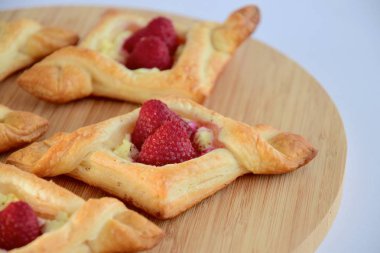 Delicious puff pastry with cream cheese and raspberries