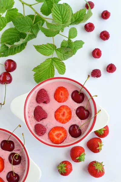Breakfast Berry Smoothie Bowls Topped Raspberries Strawberries Cherries White Background — Fotografia de Stock