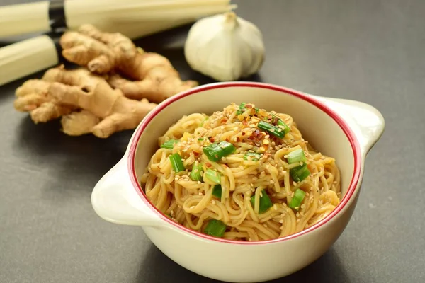 Somen Noodle Spicy Garlic Ginger Sesame Soy Sauce — Stock Photo, Image