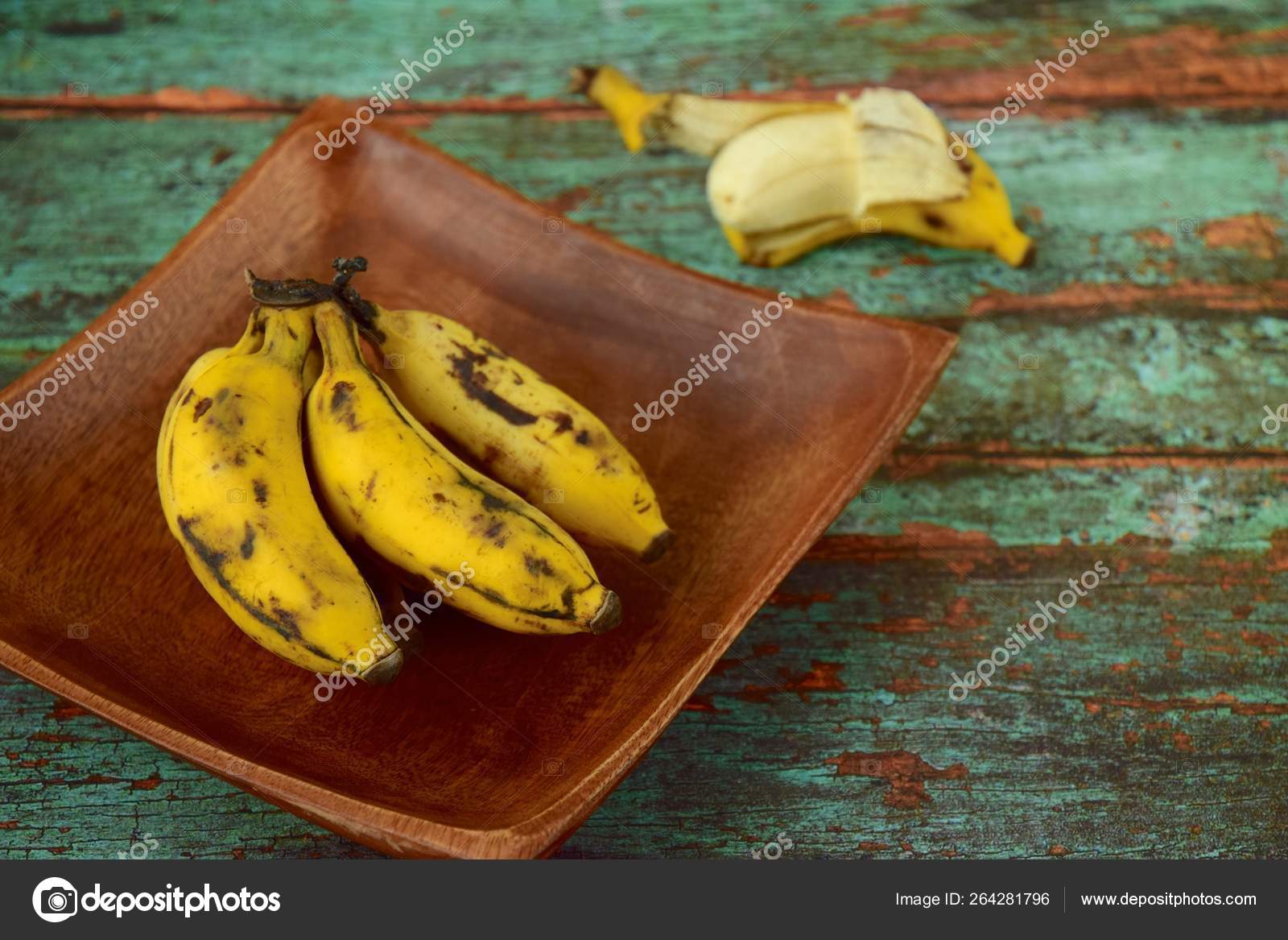 Fresh Organic Latundan Bananas Tundan Silk Bananas Pisang Raja Sereh Stock  Photo by ©widyastuti 264281796