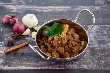 Rendang padang, hindistan cevizi sütü ve baharat, Endonezya gıda pişmiş sığır eti 