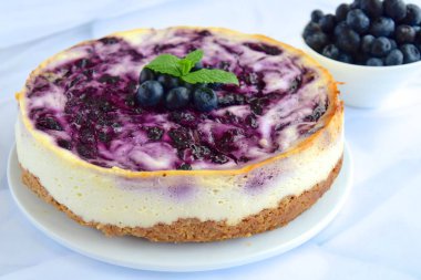 Naneli yaban mersinli cheesecake.
