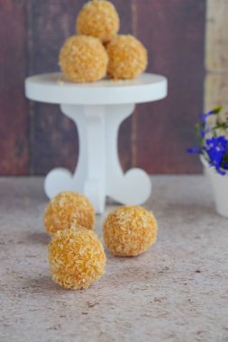 Hindistan cevizi tatlı patates enerji topları