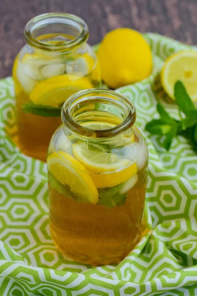 Jars Lemon Ice Tea Mint Leaves — Stockfoto