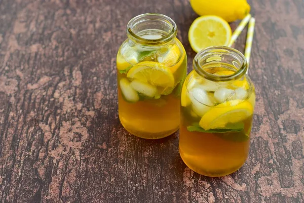 Jars Lemon Ice Tea Mint Leaves — Stockfoto