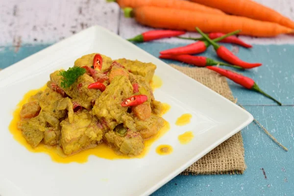 Kryddig Tempeh Curry Med Morot Tillagad Kokosmjölk — Stockfoto