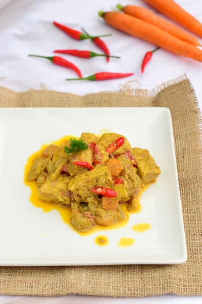 Kryddig Tempeh Curry Med Morot Tillagad Kokosmjölk — Stockfoto