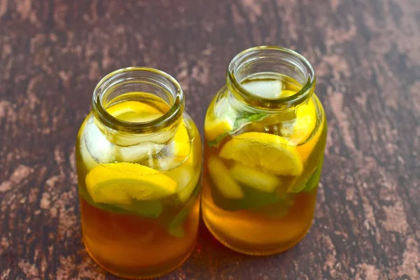 Jars Lemon Ice Tea Mint Leaves — Stockfoto