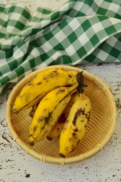 Свежие Органические Бананы Латундан Тундан Шелковые Бананы Писанг Раджа Серех — стоковое фото