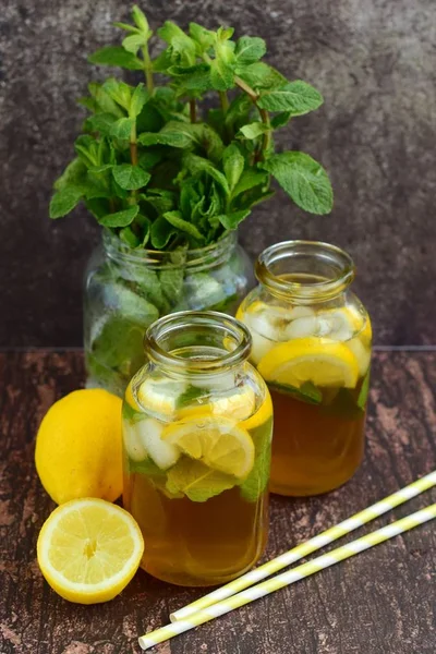 Jars Lemon Ice Tea Mint Leaves — Stockfoto