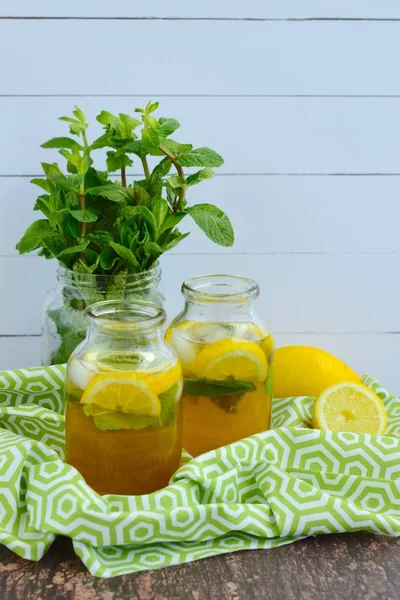 Jars Lemon Ice Tea Mint Leaves — Stockfoto