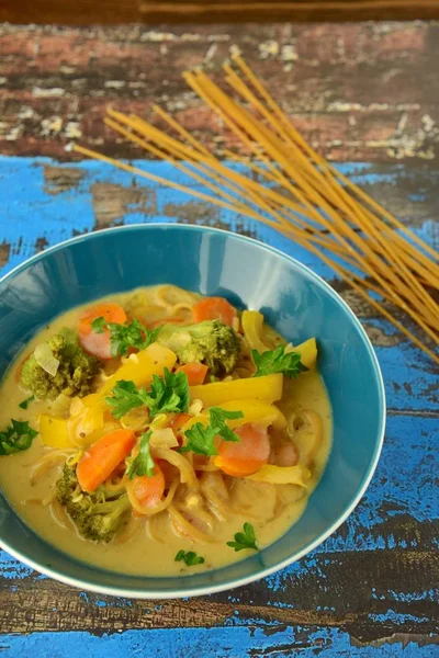 Gluten Free Chickpea Noodle Soup Carrot Yellow Bell Pepper Broccoli — Stok Foto