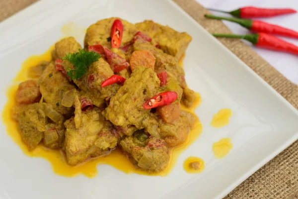 Kryddig Tempeh Curry Med Morot Tillagad Kokosmjölk — Stockfoto