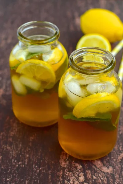 Jars Lemon Ice Tea Mint Leaves — Stockfoto