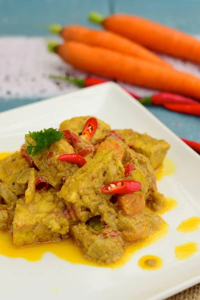 Kryddig Tempeh Curry Med Morot Tillagad Kokosmjölk — Stockfoto