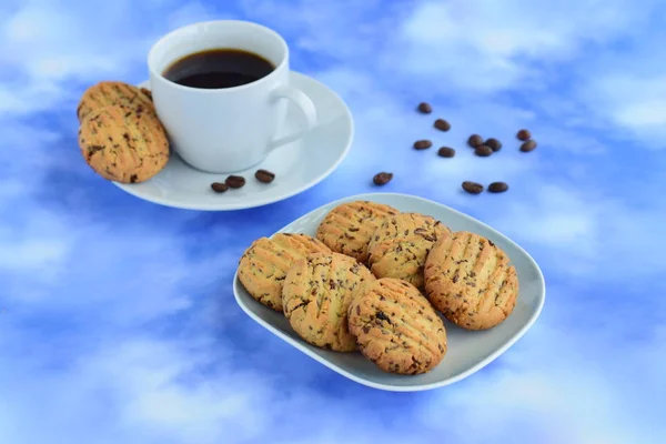 Cookies Chocolate Sprinkles Served Cup Coffee Blue Background — Stock Photo, Image