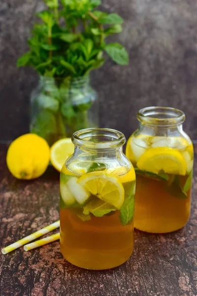 Jars Lemon Ice Tea Mint Leaves — Stockfoto