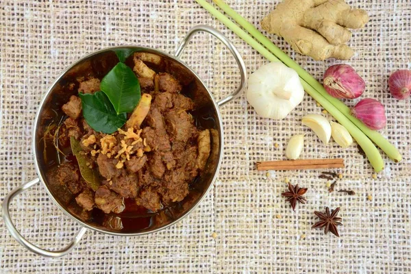 Rendang Padang Beef Meat Cooked Coconut Milk Spices Indonesian Food — Stock Photo, Image