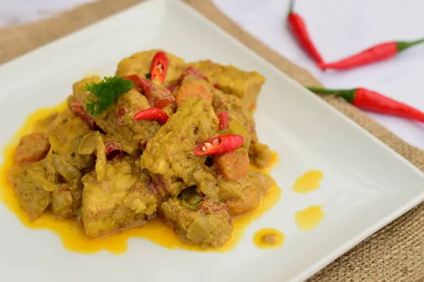 Kryddig Tempeh Curry Med Morot Tillagad Kokosmjölk — Stockfoto