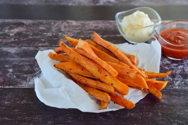 Roasted Sweet Potato Wedges Mayonnaise Chili Sauce — Stock Photo, Image