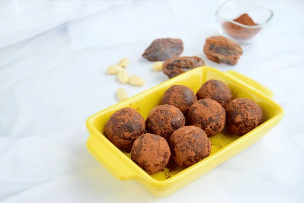 Vegan Gluten Free Date Almond Chocolate Energy Balls — Stockfoto