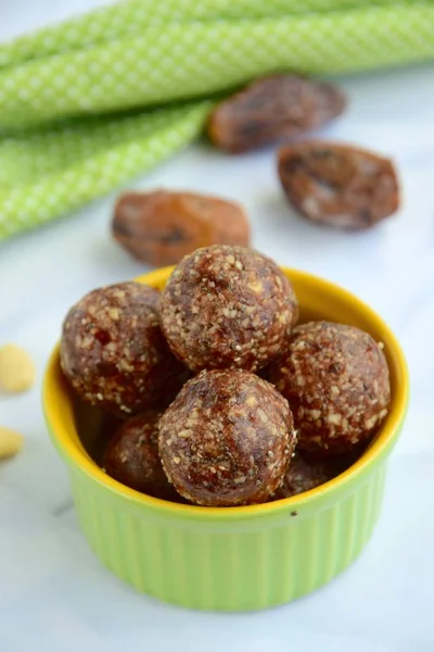 Vegan Gluten Free Date Almond Chocolate Energy Balls — стоковое фото