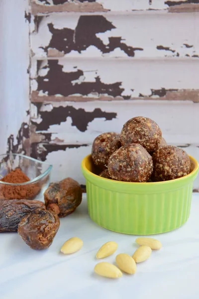 Vegan Gluten Free Date Almond Chocolate Energy Balls — стоковое фото