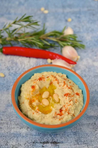 Homemade Rosemary Garlic White Bean Hummus Olive Oil Cayenne Pepper — Stock Photo, Image