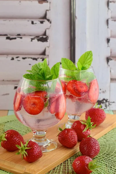 Strawberry Refreshing Summer Drink Glasses Garnish Mint Leaves — Stock Photo, Image