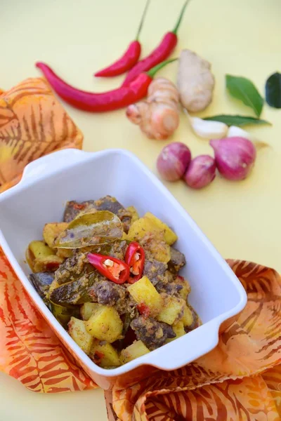 Sambal Goreng Ati Kentang Cucina Indonesiana Fegato Pollo Speziato Cubetti — Foto Stock