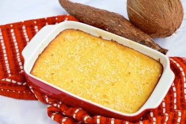 Glütensiz tatlı hindistan cevizli pasta.