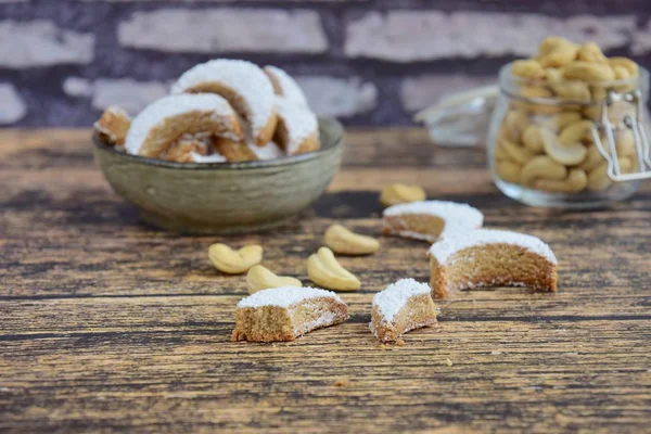 Putri Salju Kacang Mede Crescent Shaped Cookies Cashew Coated Powdered — Stock Photo, Image