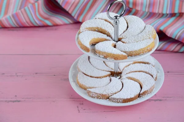 Putri Salju Crescent Shaped Cookies Coated Powdered Sugar Arrange Cake — Stock Photo, Image