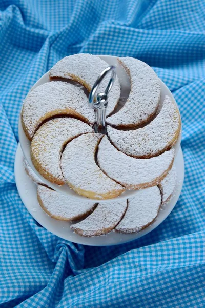 Putri Salju Crescent Shaped Cookies Coated Powdered Sugar Arrange Cake — Stock Photo, Image