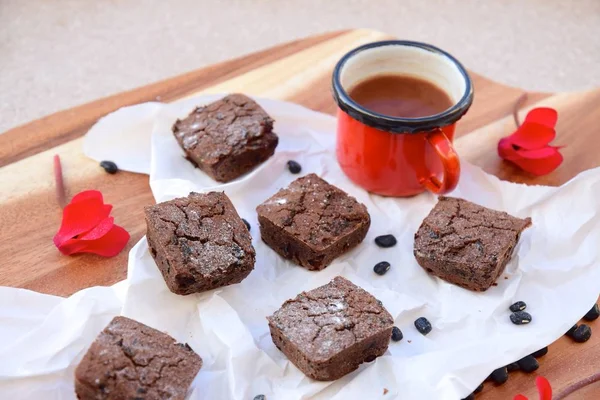 Brownies Frijoles Negros Caseros Servidos Con Chocolate Caliente — Foto de Stock