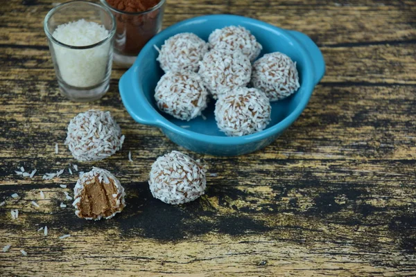 Trufas Caseras Chocolate Con Aguacate Crudo Con Nueces Semillas Hojuelas —  Fotos de Stock