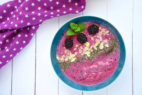 Breakfast Smoothie Bowl Topped Chia Seeds Almonds Blackberries — Stock Photo, Image