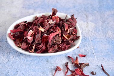 Kurutulmuş Hibiscus çay yaprakları 