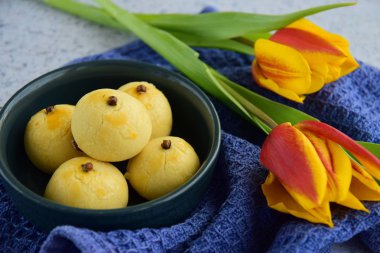 Endonezya ananaslı tart kurabiyeleri veya Nastar, Idul Fitri / Kurban Bayramı 'nı kutlamak için hizmet verdi..