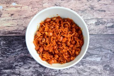 Teri kacang veya kızarmış ançüez ve fıstık. Geleneksel Endonezya yemekleri