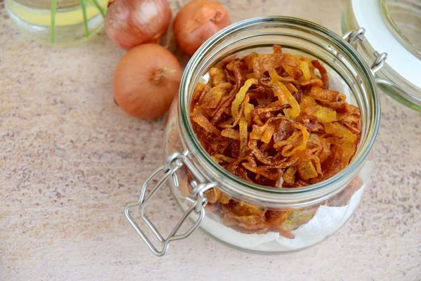 Kavanozda kızartılmış soğan veya soğan gevreği (bawang goreng).