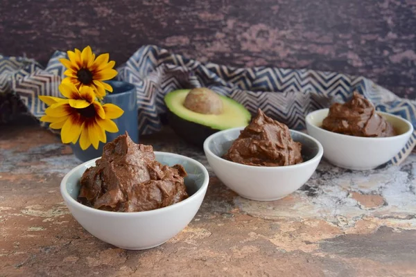 Сырой Шоколадный Пудинг Авокадо Мусс — стоковое фото