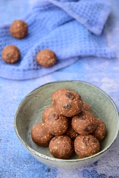 Homemade Healthy Energy Balls Chocolate Raisin Quinoa Oat Blue Background — Foto de Stock