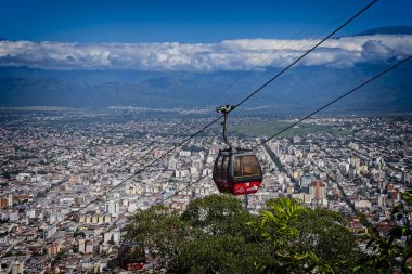 Salta, Arjantin - 03 / 30 / 2019: Salta, Arjantin 'deki San Bernardo Hill manzarası