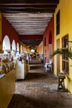 Cartagena de Indias, Kolombiya - 05 / 26 / 2017: Şehir merkezindeki geleneksel pazar.