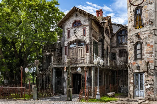 Campanopolis, Buenos Aires, Arjantin'deki terk edilmiş binalar