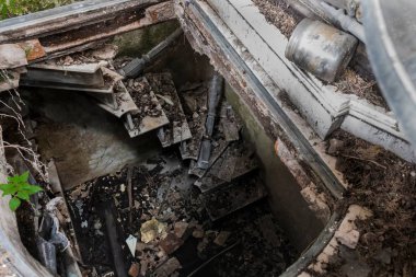 Recoleta Mezarlığı'nda tahrip edilmiş ve terk edilmiş mezar, Buenos Aires, Arjantin