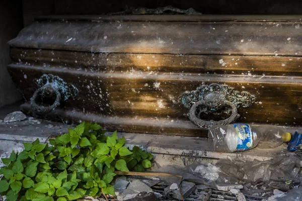 Tumba Destruida Abandonada Cementerio Recoleta Buenos Aires Argentina — Foto de Stock