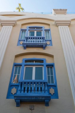 Cartagena de Indias, Kolombiya - 05 / 29 / 2018: Cartagena de Indias 'ın tipik bir koloni balkonu