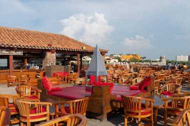 Cartagena de Indias, Kolombiya - 05 / 29 / 2018: Kafe del Mar, ikonik ve ünlü bir bar manzarası